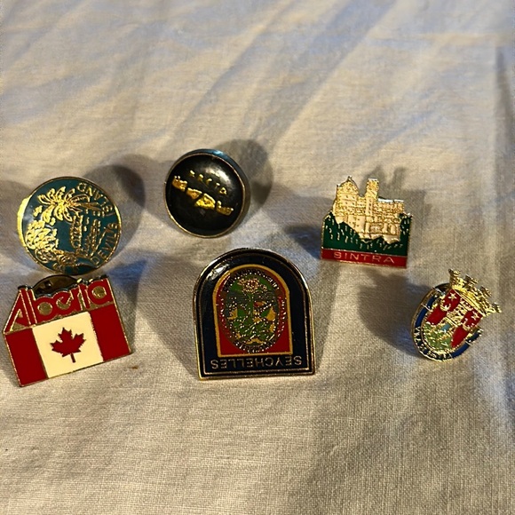 Assorted Travel Pins From a World Tour Cruise (Six) - Picture 1 of 3